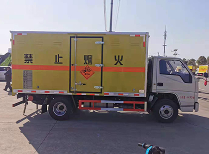 四方台爆破器材运输车