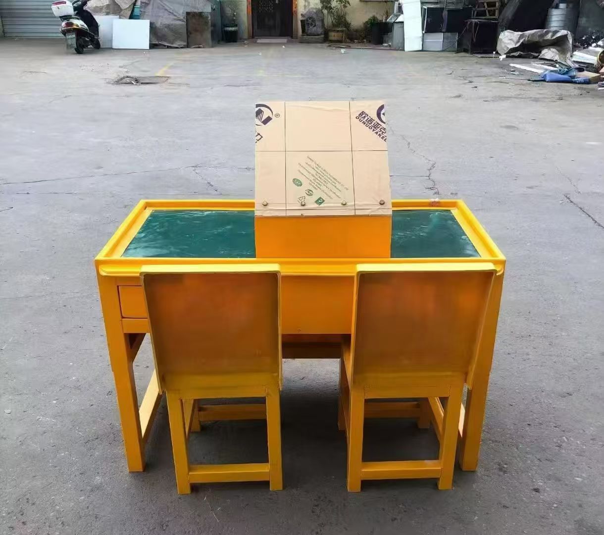 四方台防静电导通桌井下煤矿火工品发放桌：危险品流转的安全守护者
